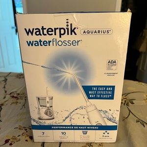 NEW/UNOPENED Waterpik Aquarius Waterflosser